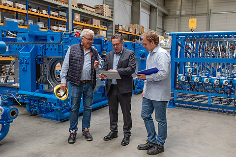 Arbeitsmedizin_Prof-Rusche_Prof_Boettcher_im_Betrieb_2.jpg